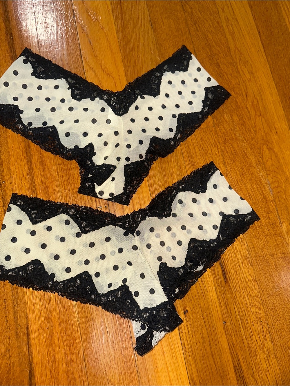 NEW Never worn Honeydew Intimates Black & White Polka Dot Lace Hipster Set - Picture 5 of 5